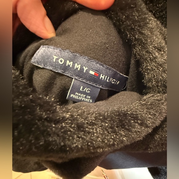 NWOT Tommy Hilfiger Black Faux Fur reversible women’s hooded Jacket, large. - Picture 5 of 7